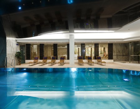 Vnitřní bazén v hotelu Thermal